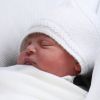 Gros plan sur le visage du royal baby, troisième enfant du prince William et de la duchesse Catherine de Cambridge (Kate Middleton). Le duc et la duchesse ont quitté avec le nouveau-né la maternité de l'hôpital St Mary à Londres le 23 avril 2018 quelques heures seulement après sa naissance.