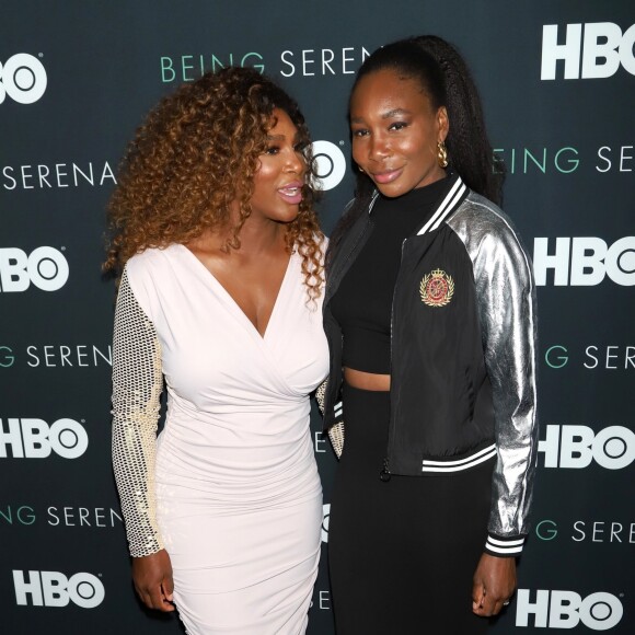 Serena Williams et sa soeur Venus Williams assistent à l'avant-première du documentaire 'Being Serena' consacré à Serena Williams. New York, le 25 avril 2018.