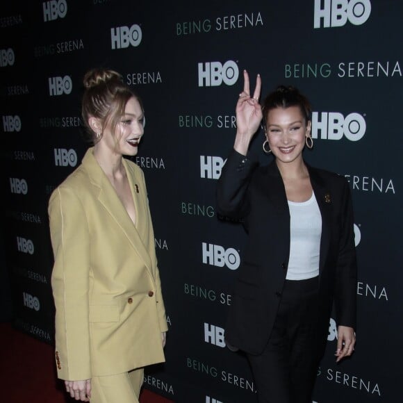 Gigi Hadid et Bella Hadid assistent à l'avant-première du documentaire 'Being Serena' consacré à Serena Williams. New York, le 25 avril 2018.