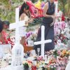 Exclusif - Laeticia Hallyday, sa fille Joy et des fans - Laeticia Hallyday est allée déposer des bougies sur la tombe de J. Hallyday avec ses filles Jade et Joy et des amis au cimetière de Lorient à Saint-Barthélemy, le 23 avril 2018.