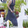 Exclusif - Laeticia Hallyday est allée déposer des bougies sur la tombe de J. Hallyday avec ses filles Jade et Joy et des amis au cimetière de Lorient à Saint-Barthélemy, le 23 avril 2018.