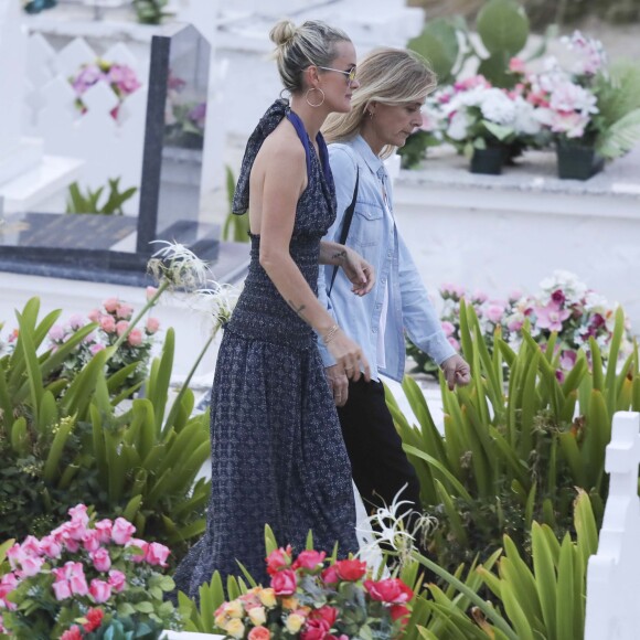 Exclusif  - Laeticia Hallyday, Marie Poniatowski - Laeticia Hallyday est allée déposer des bougies sur la tombe de J. Hallyday avec ses filles Jade et Joy et des amis au cimetière de Lorient à Saint-Barthélemy, le 23 avril 2018.