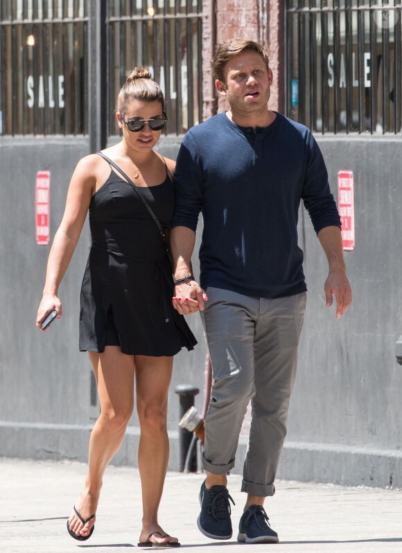 Exclusif - Lea Michele et son nouveau compagnon Zandy Reich se promènent à New York, le 19 juillet 2017.