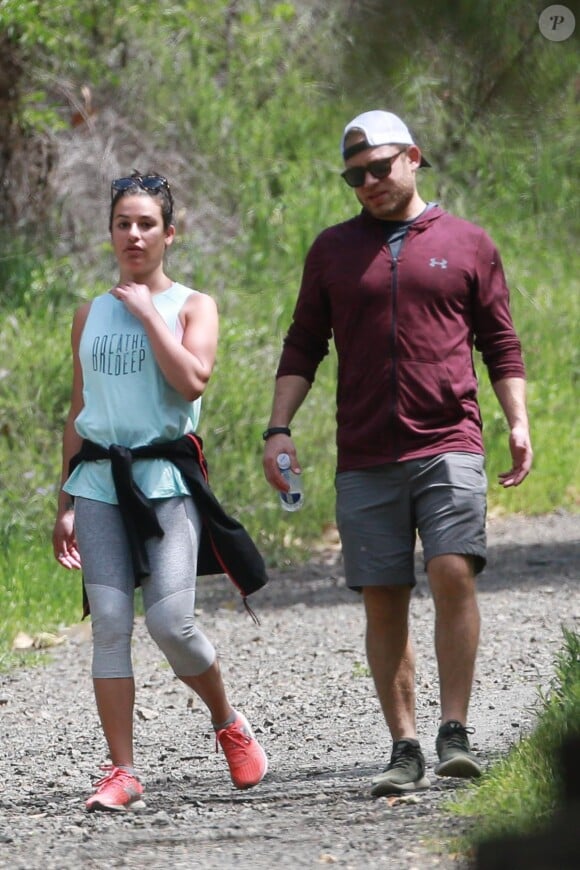 Exclusif - Lea Michele se promène avec son père Marc Sarfati et son compagnon Zandy Reich à Los Angeles le 8 avril 2018. © CPA/Bestimage