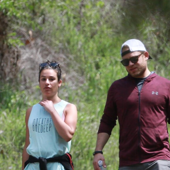 Exclusif - Lea Michele se promène avec son père Marc Sarfati et son compagnon Zandy Reich à Los Angeles le 8 avril 2018. © CPA/Bestimage