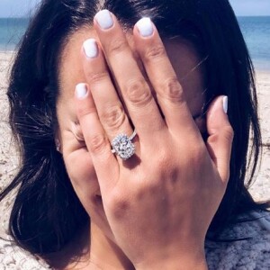 Lea Michele annonce être fiancée à Zandy Reich sur Instagram le 28 avril 2018. 