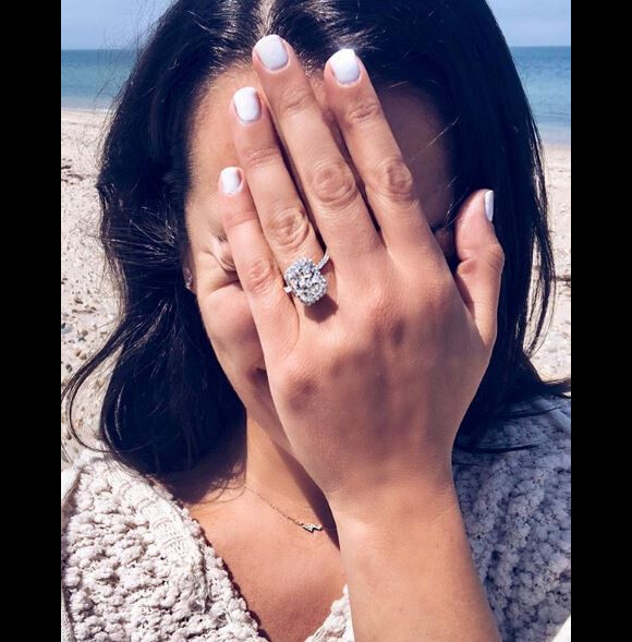 Lea Michele annonce être fiancée à Zandy Reich sur Instagram le 28 avril 2018. 