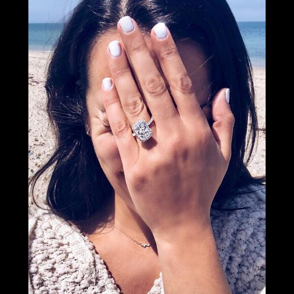 Lea Michele annonce être fiancée à Zandy Reich sur Instagram le 28 avril 2018. 