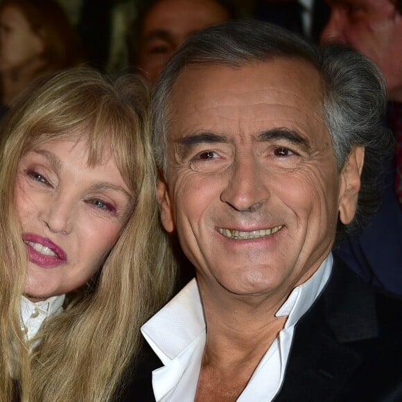 Arielle Dombasle et son mari Bernard Henri-Levy assistent à l'opéra en plein air 'La Traviata' (une production de Benjamin Patou, le PDG de Moma Group) dans la cour d'honneur de l'hôtel des Invalides à Paris le 8 septembre 2015.