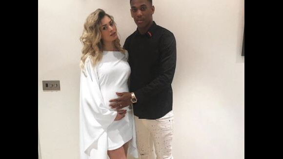Mélanie Da Cruz enceinte et comblée : Rare photo de son baby bump !