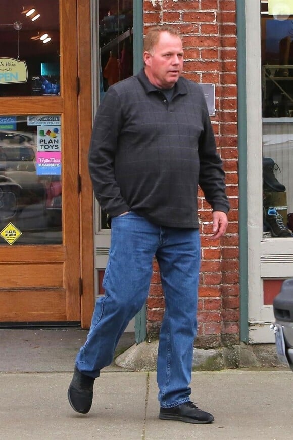 Exclusif - Thomas Markle Jr., demi-frère de Meghan Markle, lors d'une sortie shopping avec sa fiancée Darlene Blount dans la petite ville de Grants Pass dans l'Oregon le 21 février 2018.