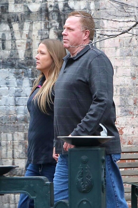 Exclusif - Thomas Markle Jr., demi-frère de Meghan Markle, lors d'une sortie shopping avec sa fiancée Darlene Blount dans la petite ville de Grants Pass dans l'Oregon le 21 février 2018.