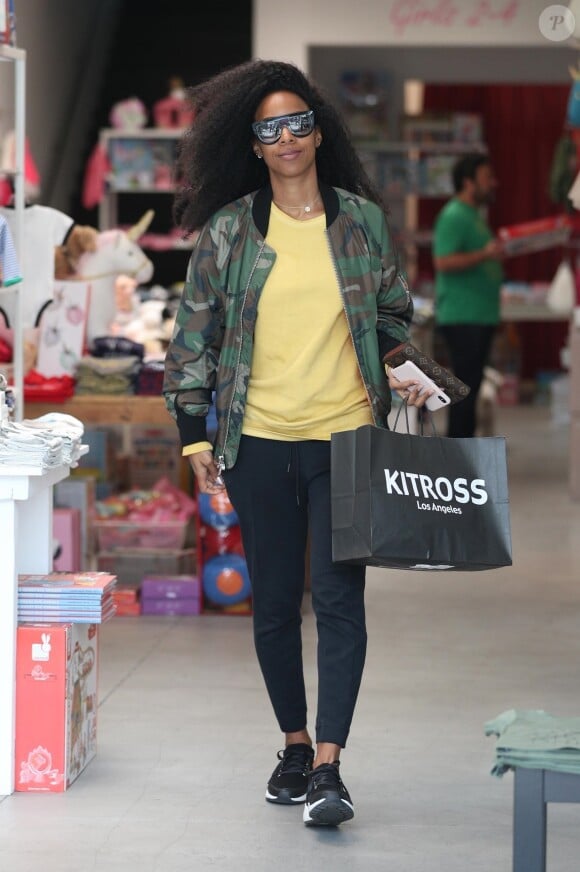 Kelly Rowland fait du shopping à Los Angeles, le 19 avril 2018.