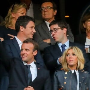 Le président de la République française Emmanuel Macron, sa femme la Première dame Brigitte Macron, Benjamin Griveaux, Noël Le Graët, président de la fédération française de football et Laura Flessel, ministre des Sports - Célébrités lors de la finale de la Coupe de France opposant le club de Vendée les Herbiers Football (VHF) au Club du Paris Saint-Germain au Stade de France à Saint-Denis, le 9 mai 2018.