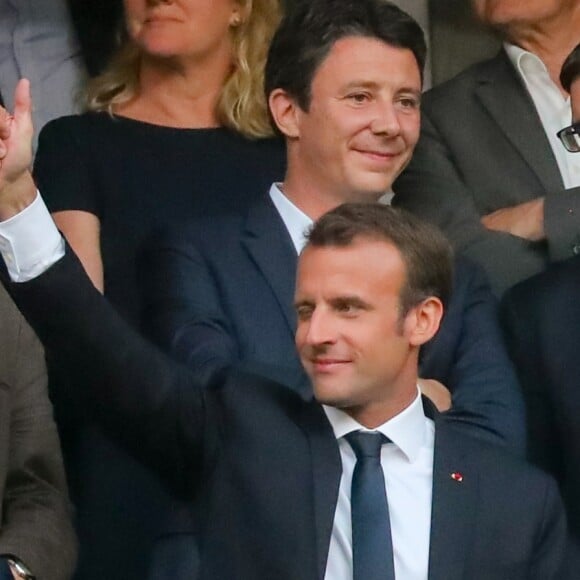 Le président de la République française Emmanuel Macron, sa femme la Première dame Brigitte Macron, Benjamin Griveaux, Noël Le Graët - Célébrités lors de la finale de la Coupe de France opposant le club de Vendée les Herbiers Football (VHF) au Club du Paris Saint-Germain au Stade de France à Saint-Denis, le 9 mai 2018.