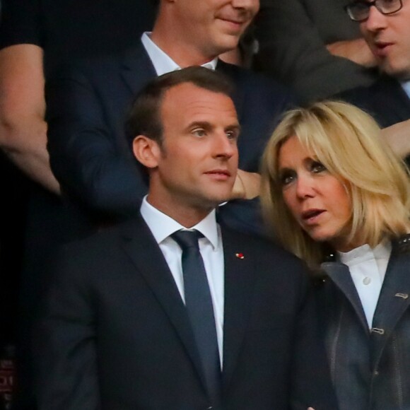 Le président de la République française Emmanuel Macron, sa femme la Première dame Brigitte Macron - Célébrités lors de la finale de la Coupe de France opposant le club de Vendée les Herbiers Football (VHF) au Club du Paris Saint-Germain au Stade de France à Saint-Denis, le 9 mai 2018.
