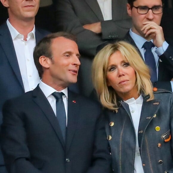 Le président de la République française Emmanuel Macron et sa femme la Première dame Brigitte Macron - Célébrités lors de la finale de la Coupe de France opposant le club de Vendée les Herbiers Football (VHF) au Club du Paris Saint-Germain au Stade de France à Saint-Denis, le 9 mai 2018.