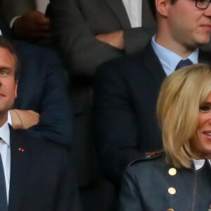 Le président de la République française Emmanuel Macron, sa femme la Première dame Brigitte Macron - Célébrités lors de la finale de la Coupe de France opposant le club de Vendée les Herbiers Football (VHF) au Club du Paris Saint-Germain au Stade de France à Saint-Denis, le 9 mai 2018.