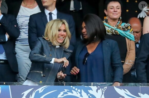 La Première dame Brigitte Macron et Laura Flessel - Célébrités lors de la finale de la Coupe de France opposant le club de Vendée les Herbiers Football (VHF) au Club du Paris Saint-Germain au Stade de France à Saint-Denis, le 9 mai 2018.