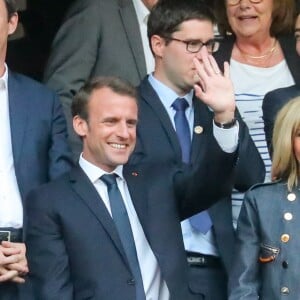 Le président de la République française Emmanuel Macron, sa femme la Première dame Brigitte Macron, Benjamin Griveaux - Célébrités lors de la finale de la Coupe de France opposant le club de Vendée les Herbiers Football (VHF) au Club du Paris Saint-Germain au Stade de France à Saint-Denis, le 9 mai 2018.