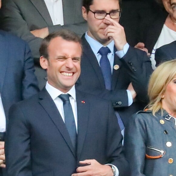 Le président de la République française Emmanuel Macron et sa femme la Première dame Brigitte Macron - Célébrités lors de la finale de la Coupe de France opposant le club de Vendée les Herbiers Football (VHF) au Club du Paris Saint-Germain au Stade de France à Saint-Denis, le 9 mai 2018.