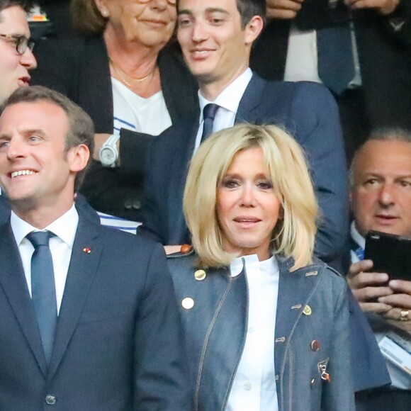 Le président de la République française Emmanuel Macron et sa femme la Première dame Brigitte Macron - Célébrités lors de la finale de la Coupe de France opposant le club de Vendée les Herbiers Football (VHF) au Club du Paris Saint-Germain au Stade de France à Saint-Denis, le 9 mai 2018.