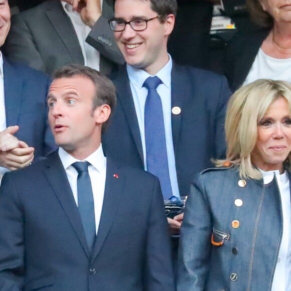 Le président de la République française Emmanuel Macron, sa femme la Première dame Brigitte Macron et Benjamin Griveaux - Célébrités lors de la finale de la Coupe de France opposant le club de Vendée les Herbiers Football (VHF) au Club du Paris Saint-Germain au Stade de France à Saint-Denis, le 9 mai 2018.