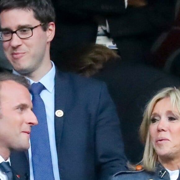 Le président de la République française Emmanuel Macron, sa femme la Première dame Brigitte Macron et Benjamin Griveaux - Célébrités lors de la finale de la Coupe de France opposant le club de Vendée les Herbiers Football (VHF) au Club du Paris Saint-Germain au Stade de France à Saint-Denis, le 9 mai 2018.