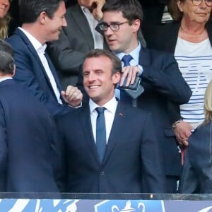 Le président de la République française Emmanuel Macron, sa femme la Première dame Brigitte Macron, Benjamin Griveaux et Nicolas Sarkozy - Célébrités lors de la finale de la Coupe de France opposant le club de Vendée les Herbiers Football (VHF) au Club du Paris Saint-Germain au Stade de France à Saint-Denis, le 9 mai 2018.