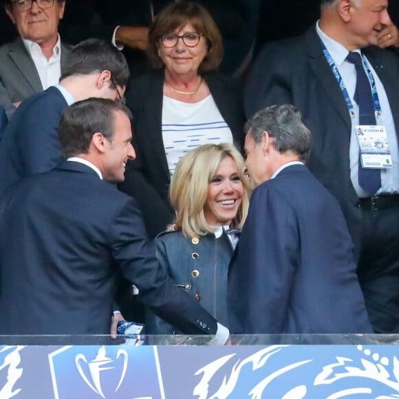 Le président de la République française Emmanuel Macron, sa femme la Première dame Brigitte Macron, Benjamin Griveaux et Nicolas Sarkozy - Célébrités lors de la finale de la Coupe de France opposant le club de Vendée les Herbiers Football (VHF) au Club du Paris Saint-Germain au Stade de France à Saint-Denis, le 9 mai 2018.
