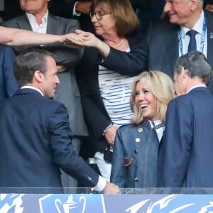 Le président de la République française Emmanuel Macron, sa femme la Première dame Brigitte Macron et Nicolas Sarkozy - Célébrités lors de la finale de la Coupe de France opposant le club de Vendée les Herbiers Football (VHF) au Club du Paris Saint-Germain au Stade de France à Saint-Denis, le 9 mai 2018.