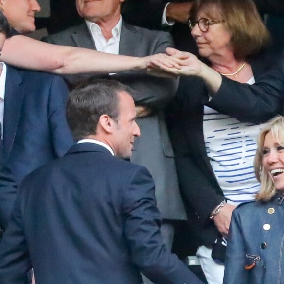 Le président de la République française Emmanuel Macron, sa femme la Première dame Brigitte Macron et Nicolas Sarkozy - Célébrités lors de la finale de la Coupe de France opposant le club de Vendée les Herbiers Football (VHF) au Club du Paris Saint-Germain au Stade de France à Saint-Denis, le 9 mai 2018.