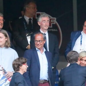 Le président de la République française Emmanuel Macron, Pierre Sarkozy, Philippe de Villiers, Valérie Pécresse et son mari Jérôme - Célébrités lors de la finale de la Coupe de France opposant le club de Vendée les Herbiers Football (VHF) au Club du Paris Saint-Germain au Stade de France à Saint-Denis, le 9 mai 2018.