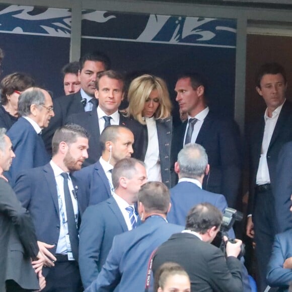 Le président de la République française Emmanuel Macron, sa femme la Première dame Brigitte Macron et Benjamin Griveaux - Célébrités lors de la finale de la Coupe de France opposant le club de Vendée les Herbiers Football (VHF) au Club du Paris Saint-Germain au Stade de France à Saint-Denis, le 9 mai 2018.