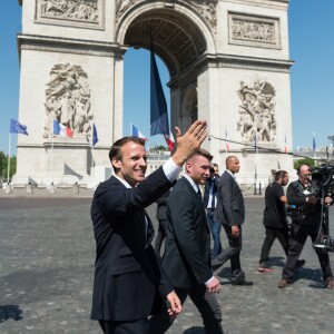 Le président de la république Emmanuel Macron à l'Arc de Triomphe à l'occasion des cérémonies du 8-Mai marquant le 73e anniversaire de la victoire alliée sur l'Allemagne nazie en 1945. Jacques Witt / Laurent Chamussy / Pool / Bestimage Emmanuel Macron.