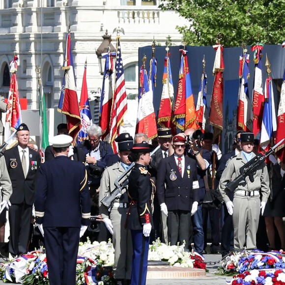 Le président de la république, Emmanuel Macron durant le 73ème anniversaire de la Victoire du 8 mai 1945, avenue des champs-elysées, Paris, France, le 8 mai 2018. © Stéphane Lemouton/Bestimage