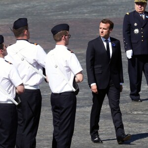 Le président de la république, Emmanuel Macron durant le 73ème anniversaire de la Victoire du 8 mai 1945, avenue des champs-elysées, Paris, France, le 8 mai 2018. © Stéphane Lemouton/Bestimage