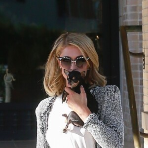 Exclusif - Paris Hilton fait du shopping chez Barneys New York avec son chien Fury à Beverly Hills, le 7 mai 2018.