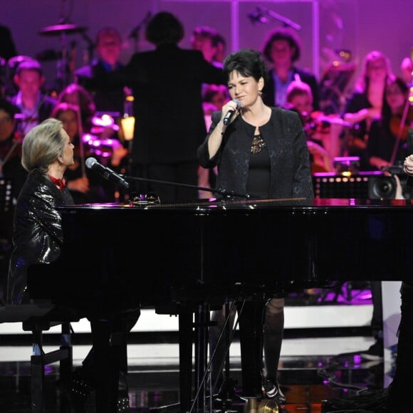 Véronique Sanson et Maurane réunies sur scène lors des 28e Victoires de la Musique le 8 février 2013.