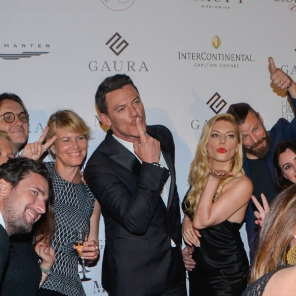 Exclusif - Maria Bravo (présidente de la Global Gift Foundation), Luke Evans, Katherin Winnick, Travis Fimmel et guest au dîner caritatif "The Global Gift Initiative" au Carlton Beach Club lors du 71ème Festival International du Film de Cannes, le 11 mai 2018. © CVS/Bestimage