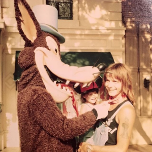 La fille de Renaud, Lolita Séchan, lui souhaite son anniversaire avec un joli cliché de famille publié sur Instagram, ce 11 mai 2018.