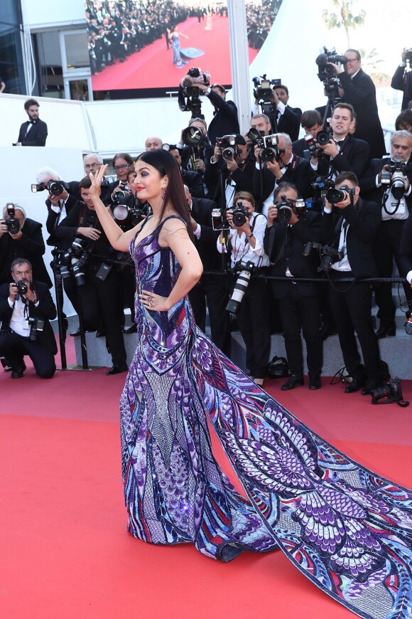Aishwarya Rai (bijoux De Grisogono, robe Michael Cinco) - Montée des marches du film " Les Filles du Soleil " lors du 71ème Festival International du Film de Cannes. Le 12 mai 2018 © Borde-Jacovides-Moreau/Bestimage