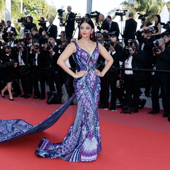 Aishwarya Rai (bijoux De Grisogono, robe Michael Cinco) - Montée des marches du film " Les Filles du Soleil " lors du 71ème Festival International du Film de Cannes. Le 12 mai 2018 © Borde-Jacovides-Moreau/Bestimage