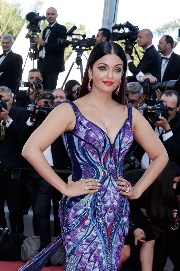 Aishwarya Rai (bijoux De Grisogono, robe Michael Cinco) - Montée des marches du film " Les Filles du Soleil " lors du 71ème Festival International du Film de Cannes. Le 12 mai 2018 © Borde-Jacovides-Moreau/Bestimage