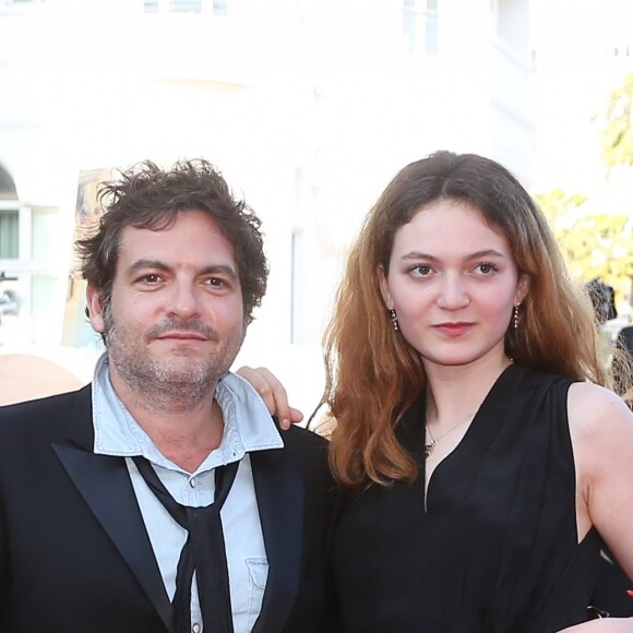 Le chanteur M (Matthieu Chedid) et sa fille Billie - Montée des marches du film " Les Filles du Soleil " lors du 71ème Festival International du Film de Cannes. Le 12 mai 2018 © Borde-Jacovides-Moreau/Bestimage