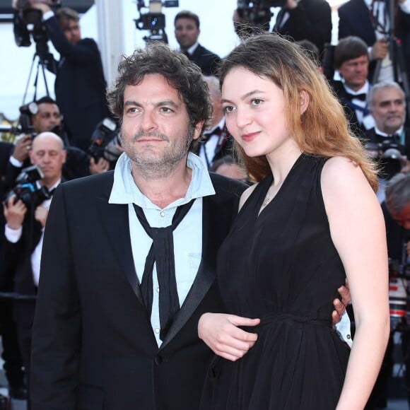 Le chanteur M (Matthieu Chedid) et sa fille Billie - Montée des marches du film " Les Filles du Soleil " lors du 71ème Festival International du Film de Cannes. Le 12 mai 2018 © Borde-Jacovides-Moreau/Bestimage