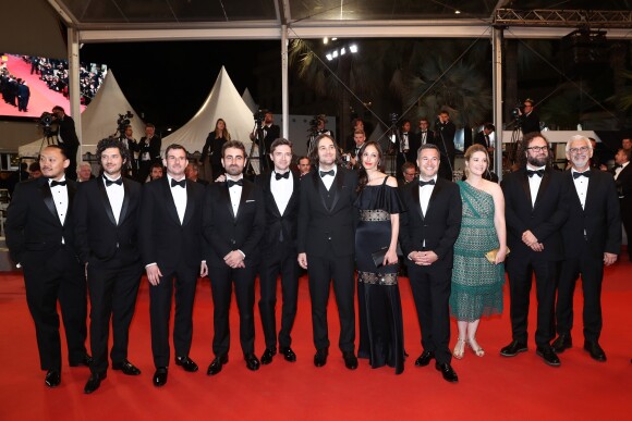 Alan Pao, Rich Vreeland, Chris Bender, Mike Gioulakis, Topher Grace, David Robert Mitchell, Annie Mitchell, Jake Weiner, Lucy Kitada, Julio Perez IV, et Michael Perry, - Montée des marches du film « Under the Silver Lake » lors du 71ème Festival International du Film de Cannes. Le 15 mai 2018 © Borde-Jacovides-Moreau/Bestimage