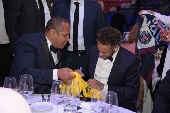 Exclusif - Neymar da Silva Sr et son fils Neymar Jr. - 5ème dîner de gala de la fondation Paris Saint-Germain au parc des Princes à Paris, le 15 mai 2018. © Rachid Bellak/Bestimage