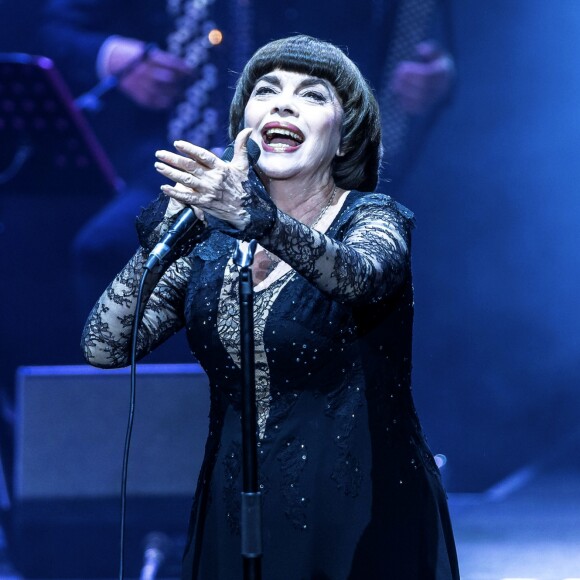 Mireille Mathieu en concert à Hanovre, en Allemagne, le 7 mai 2018