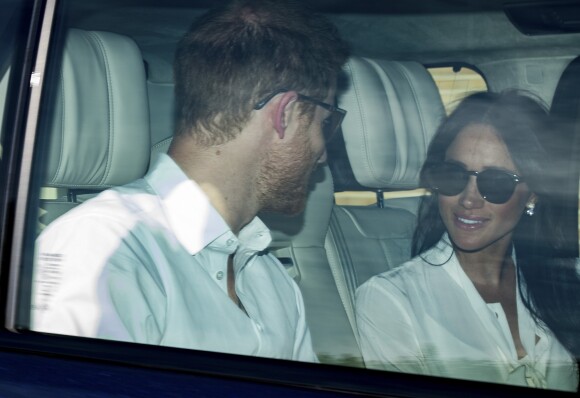 Le prince Harry et Meghan Markle à l'arrière de leur Range Rover le 17 mai 2018 à Windsor après la répétition générale à deux jours de leur mariage. ©Paul Edwards/The Sun/News Licensing/ABACAPRESS.COM
